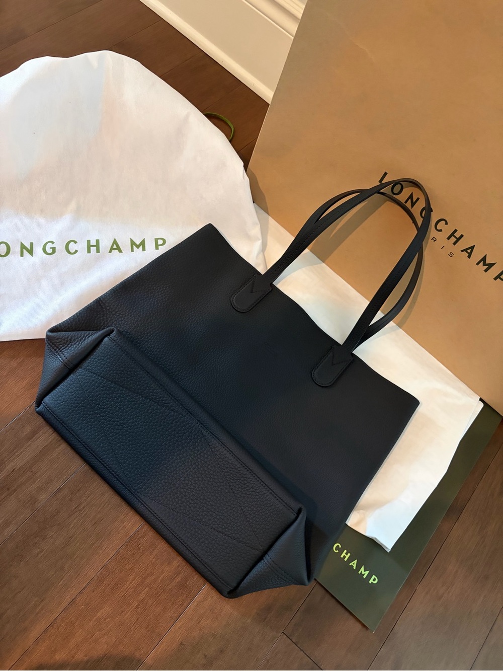 Longchamp Black Leather Tote in Pebbled Finish